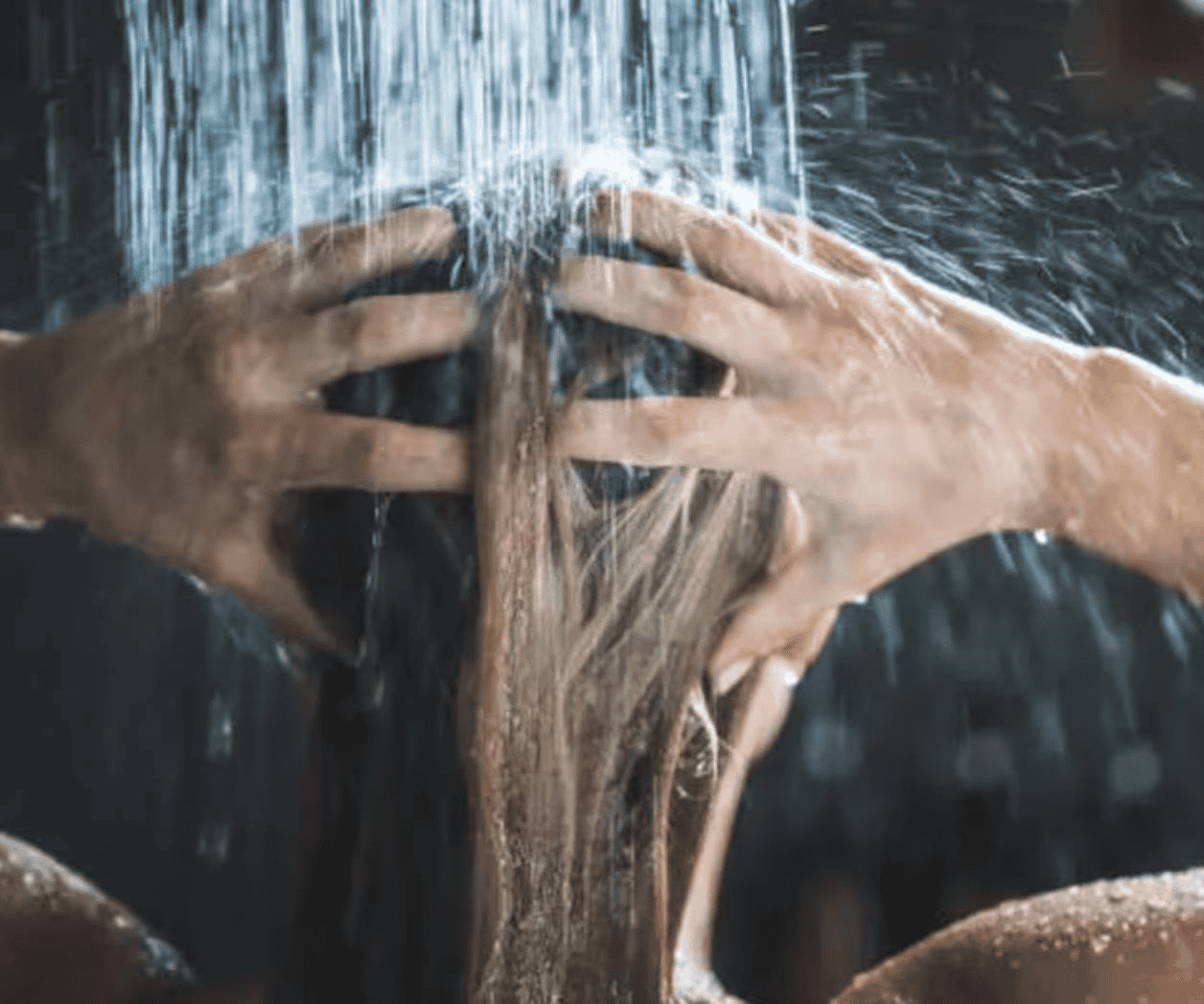 ¿Es bueno lavar el cabello con agua caliente?