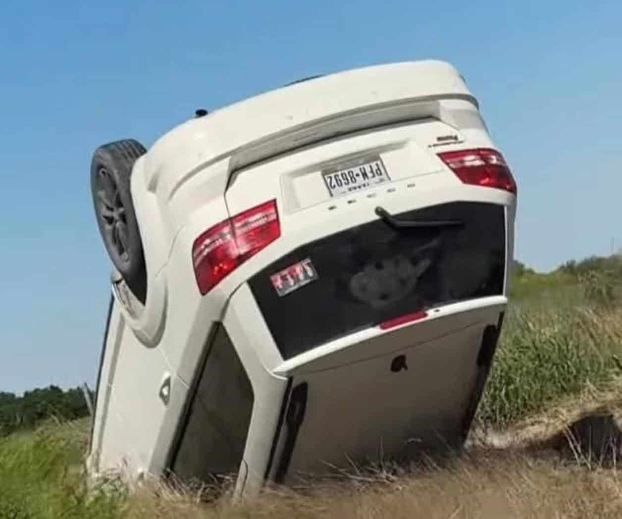 Choque y volcadura en Rancherías