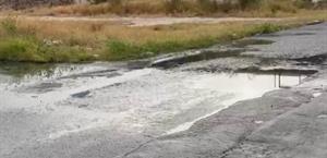 Siguen sin atender una fuga de drenaje