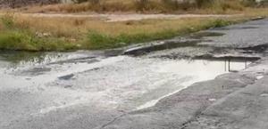 Siguen sin atender una fuga de drenaje