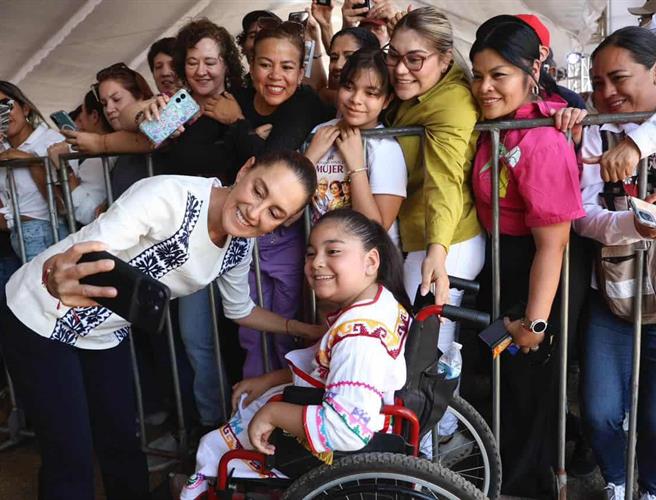 Sheinbaum reafirma apoyo a Cuba y entrega pensiones en Nayarit