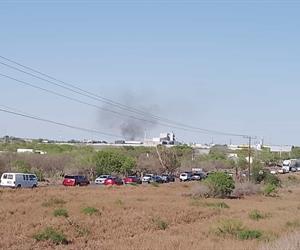 Se incendia camión de plataforma en carretera Monterrey–Reynosa
