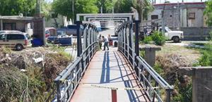 Rehabilitan el puente peatonal del arroyo ‘El Buey’