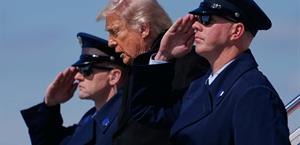 Trump honra a soldados caídos en en Irak