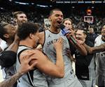 Spurs aseguran su lugar en playoffs tras vencer a Suns