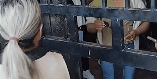 Padres toman la Preparatoria José de Escandón en Reynosa, impiden el ingreso a la directora