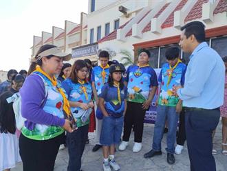 Jóvenes llevan esperanza a las calles