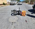 Choca motociclista con camioneta; resulta lesionado