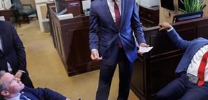 Senado de EEUU bloquea prohibición sobre atletas transgénero en debate sobre ley electoral