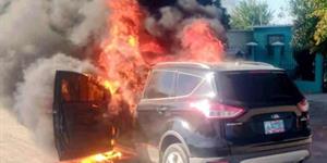 Vehículo se quema en Díaz Ordaz,  sin heridos