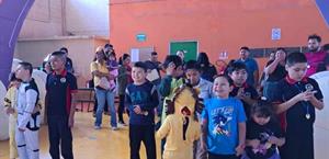 Con carrera de botargas buscan concientizar a población