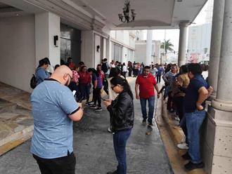 Trabajadores de maquiladora XB en espera de ser liquidados