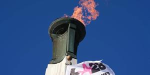 LA28 presenta una imagen audaz, inspirada en superfloración