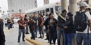 Trabajadores de la empresa maquiladoras XB Fulfillment esperan ser liquidados