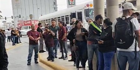 Trabajadores de la empresa maquiladoras XB Fulfillment esperan ser liquidados