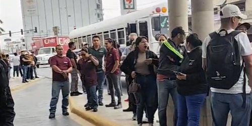 Trabajadores de la empresa maquiladora XB Fulfillment esperan ser liquidados