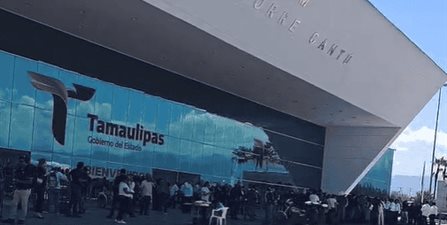 Por arribar el gobernador Américo Villarreal al Polyforum para rendir su 4to Informe de Gobierno.