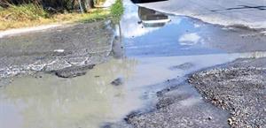 En la Narciso Mendoza ‘corren’ aguas negras