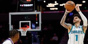 Hornets igualan récord; aplastan a los Kings