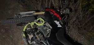 Cae de motocicleta en camino ejidal