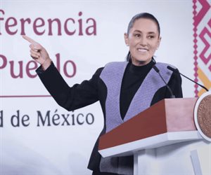 Sheinbaum anuncia tope voluntario de gasolineros al precio del diésel