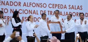 Reafirma AVA humanismo ante miles de docentes