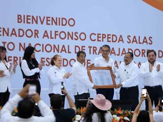 Reafirma AVA humanismo ante miles de docentes