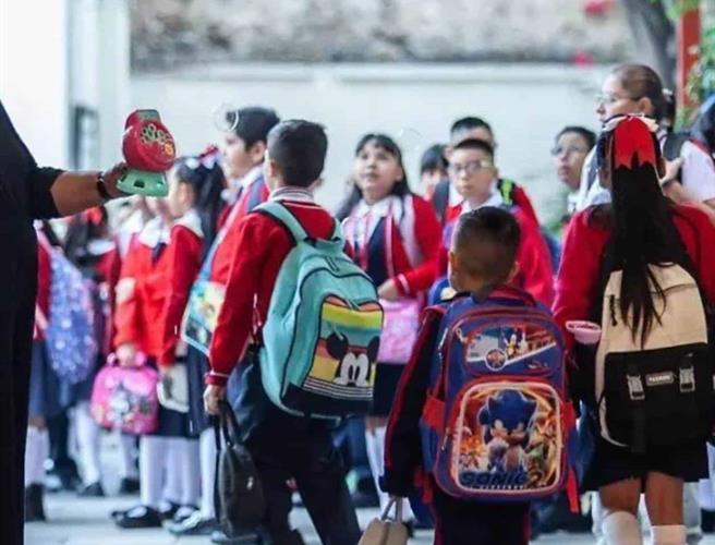 Más de 170 mil alumnos inician vacaciones