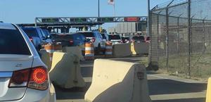 Filas en cruces frenan turismo