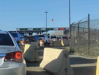 Filas en cruces frenan turismo