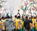 Senegal desafía a la CAF y desfila el trofeo de la Copa Africana