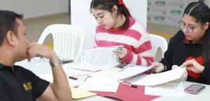 Egresados trabajan en lo que ¡no estudiaron!