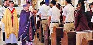 Católicos celebran Domingo de Ramos