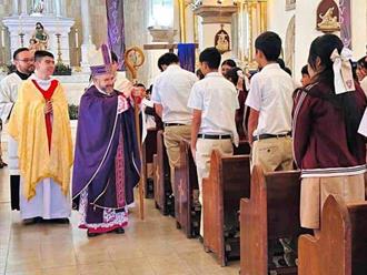 Católicos celebran Domingo de Ramos