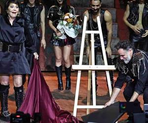 Rompe placa de develación