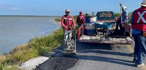 Cumple alcaldesa; arranca bacheo en la Laguna Madre