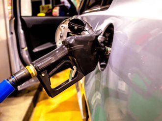 Guerra prolongada con Irán provocaría grave escasez de combustible