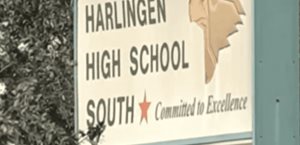 Detienen a menor tras reporte de arma en preparatoria