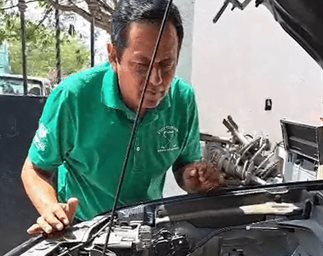 Revisar el vehículo y llevar herramientas básicas evita contratiempos en carretera