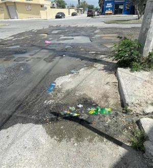 Denuncian las  fugas de aguas negras y potable
