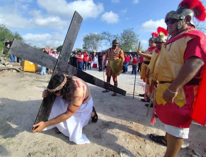 Llaman a vivir viacrucis desde la fe