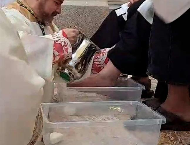 Realiza Obispo lavado de pies en Reynosa