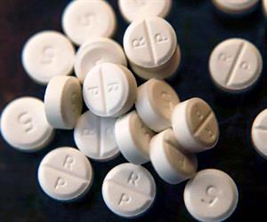 Arrestan a médico; distribuía opioides