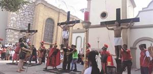 Conmueve viacrucis viviente