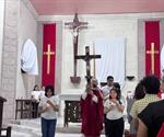 Con silencio y devoción: conmemoran la Pasión de Cristo