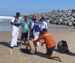 Rescatan a dos personas en playa de Matamoros