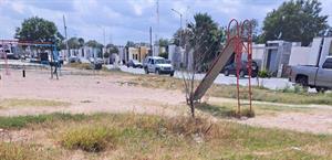 Plazas en olvido dejan  sin espacios a la niñez