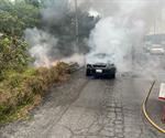 Camioneta se incendia y queda calcinada en el Corredor Urbano