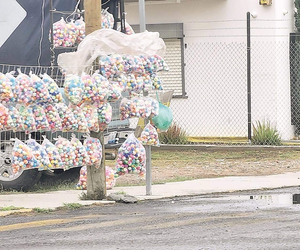 Lluvia impacta ventas de huevos de Pascua en Miguel Alemán