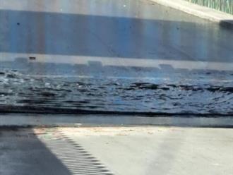 Por falla en sistema, paso a desnivel anegado